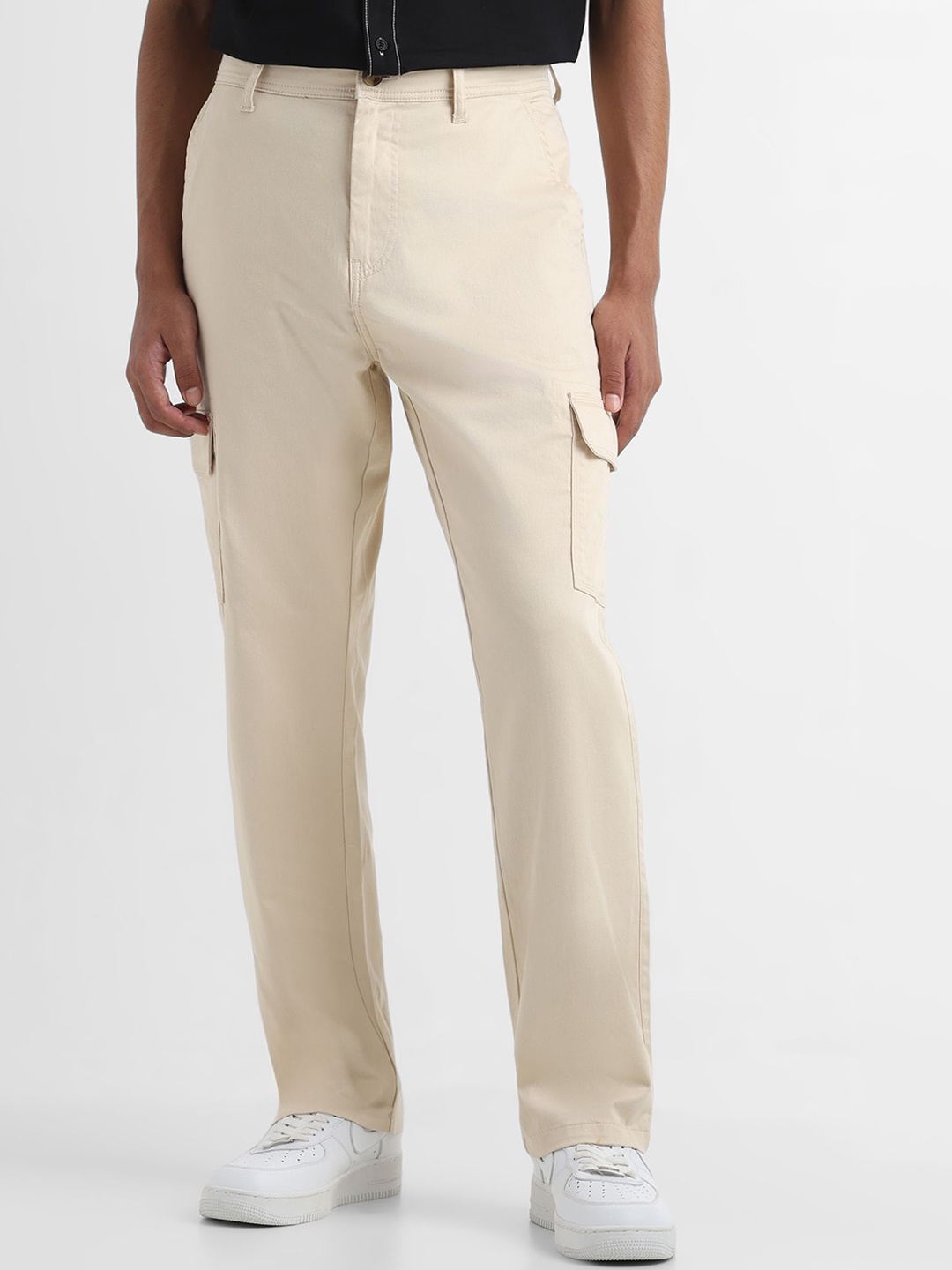 

YUVAKAA Men Straight Fit Easy Wash Cargos Trousers, Cream