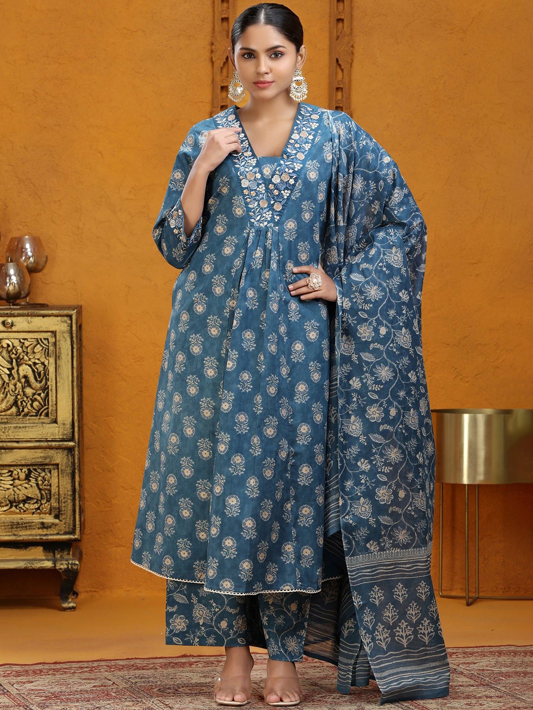 

COTTON CULTURE Women Floral Printed Regular Pure Silk Kurta with Palazzos & With Dupatta, Blue