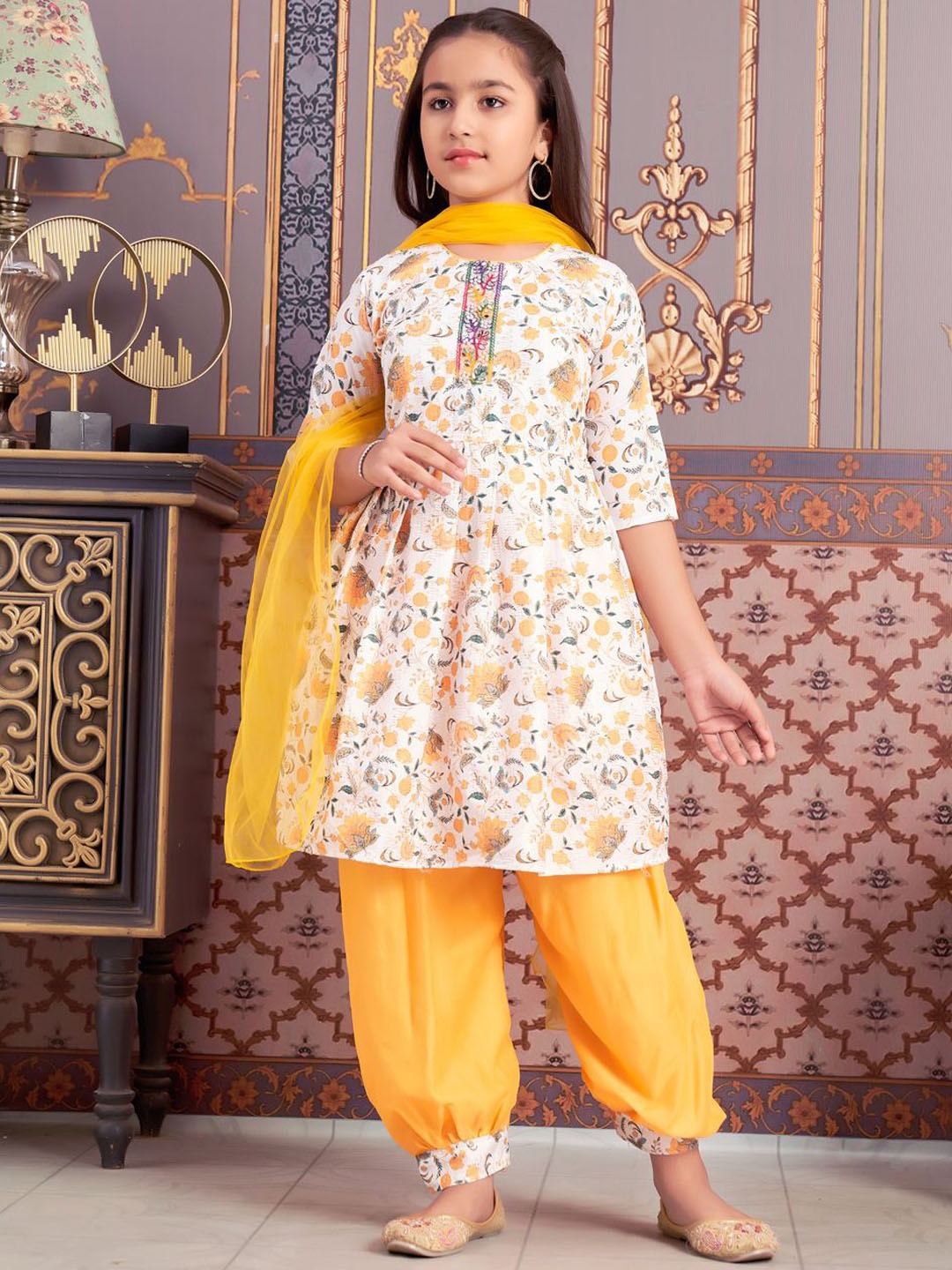 

Sangria Girls Floral Printed Kurti Patiala & Dupatta Set, Yellow