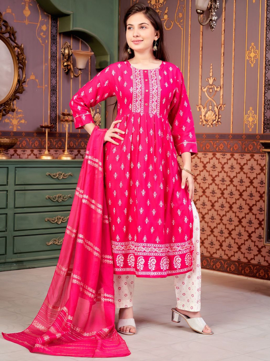 

Sangria Girls Printed Kurta Trouser With Dupatta, Pink