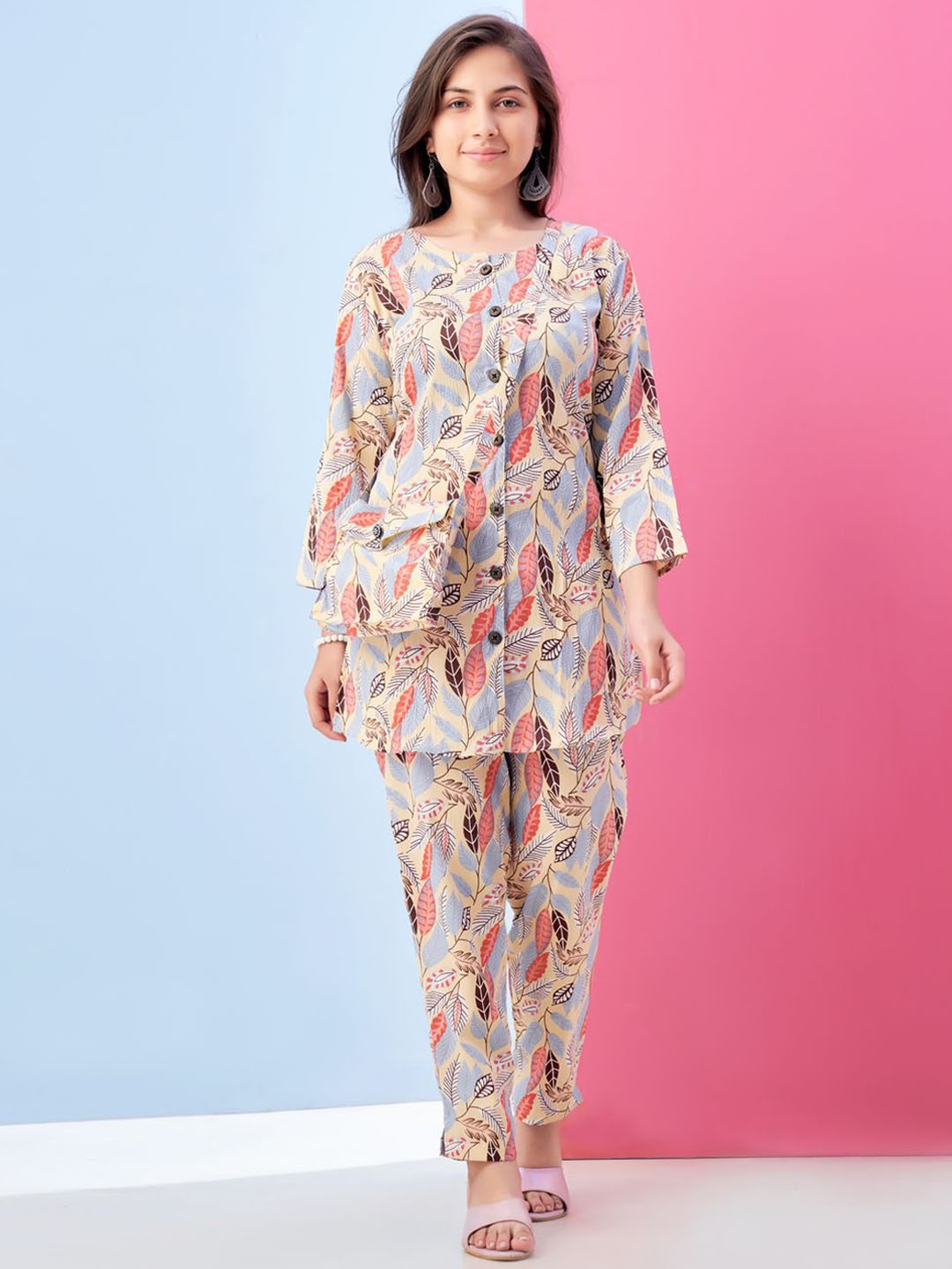 

Sangria Girls Printed Clothing Set, Beige