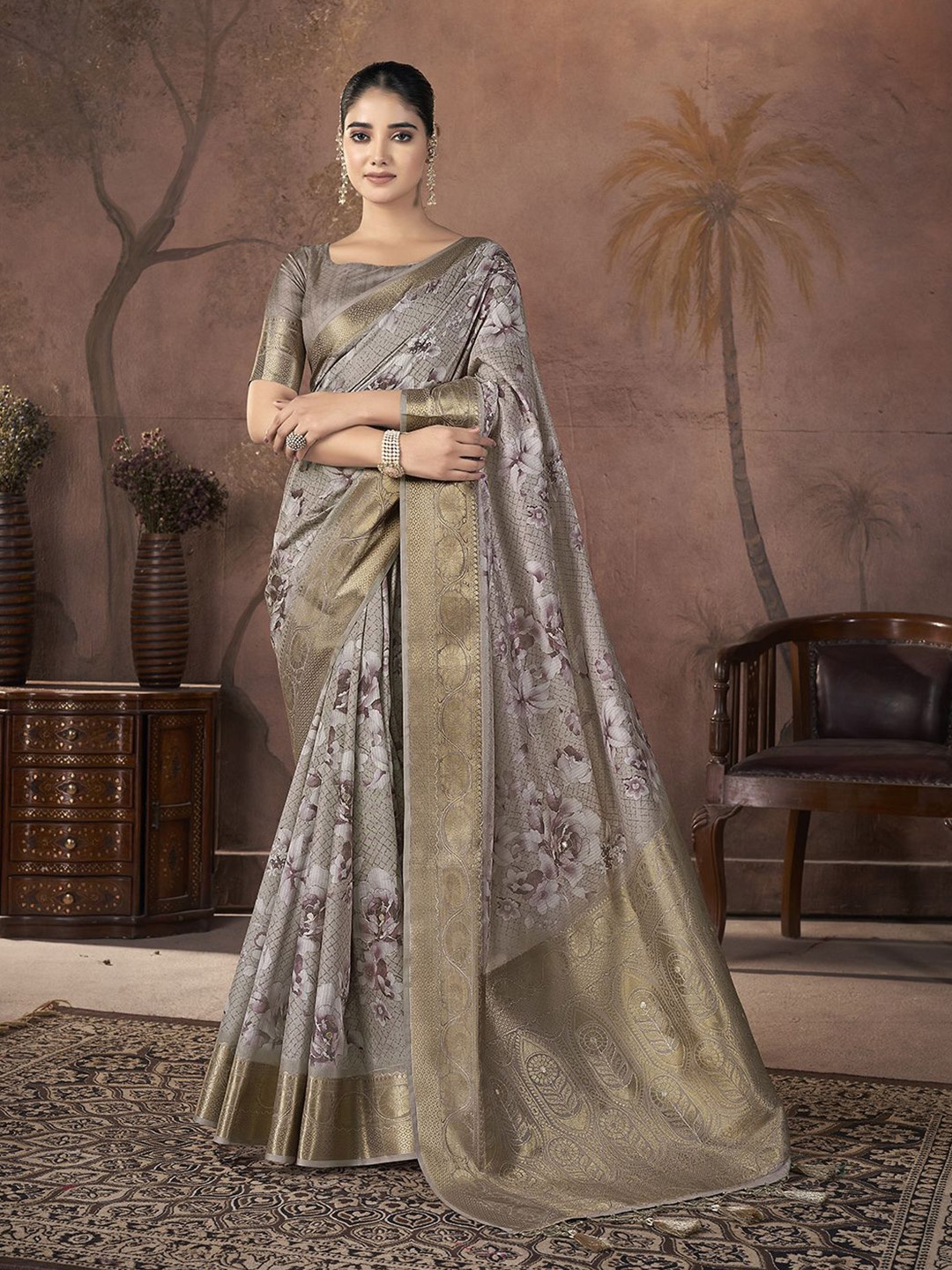 

Mitera Floral Zari Pure Silk Banarasi Saree, Brown