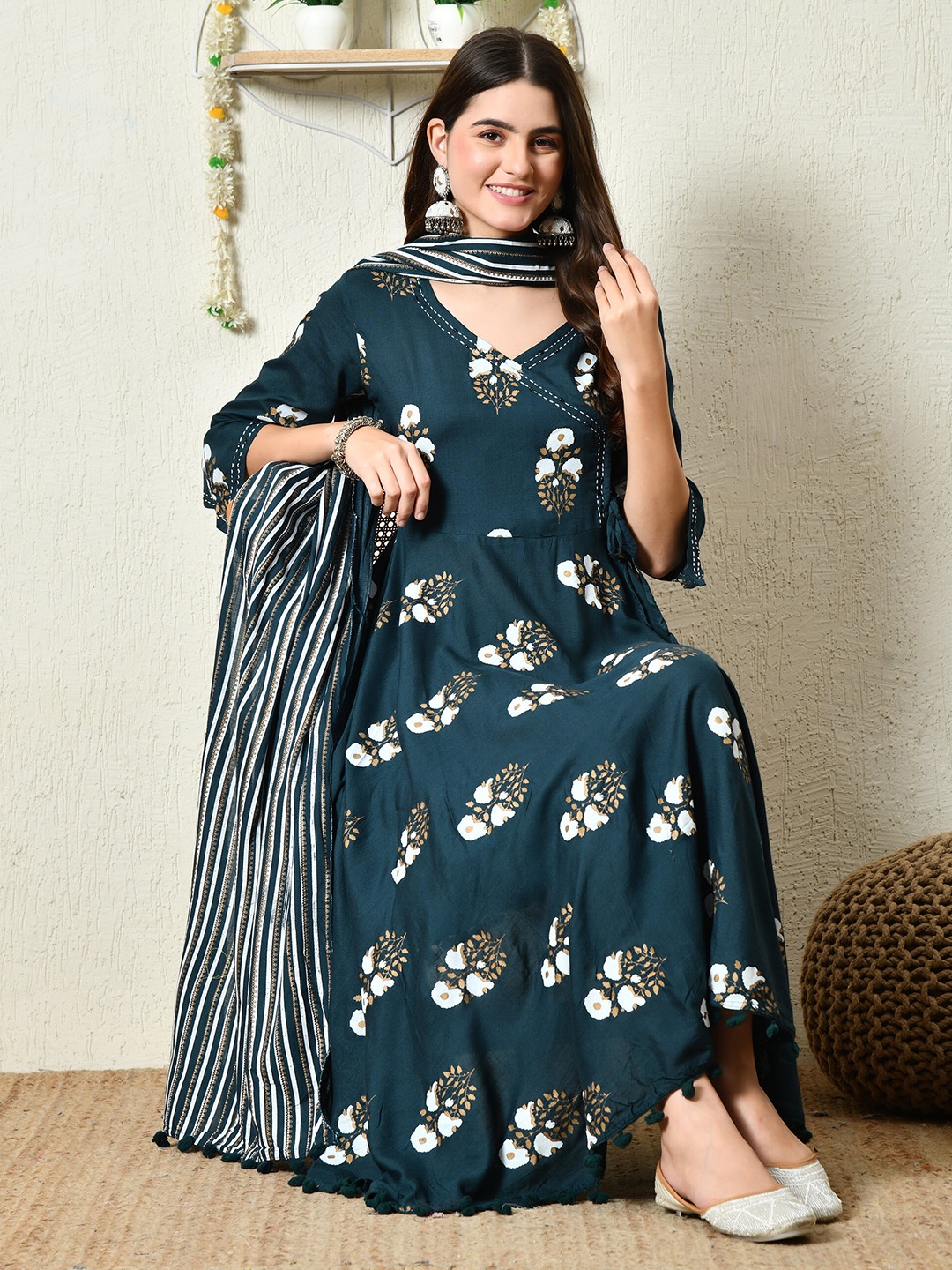 

ao services Women Floral Printed Thread Work Anarkali Kurta, Green