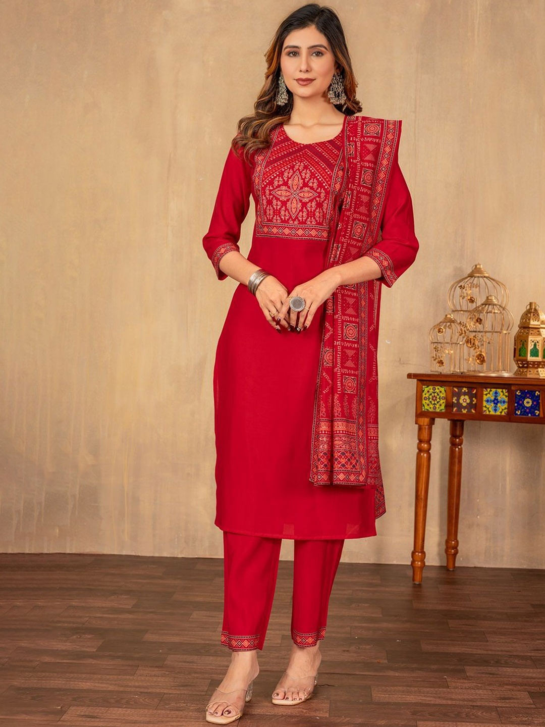 

DRESOUL Women Ethnic Motifs Printed Regular Kurta with Pyjamas & With Dupatta, Red