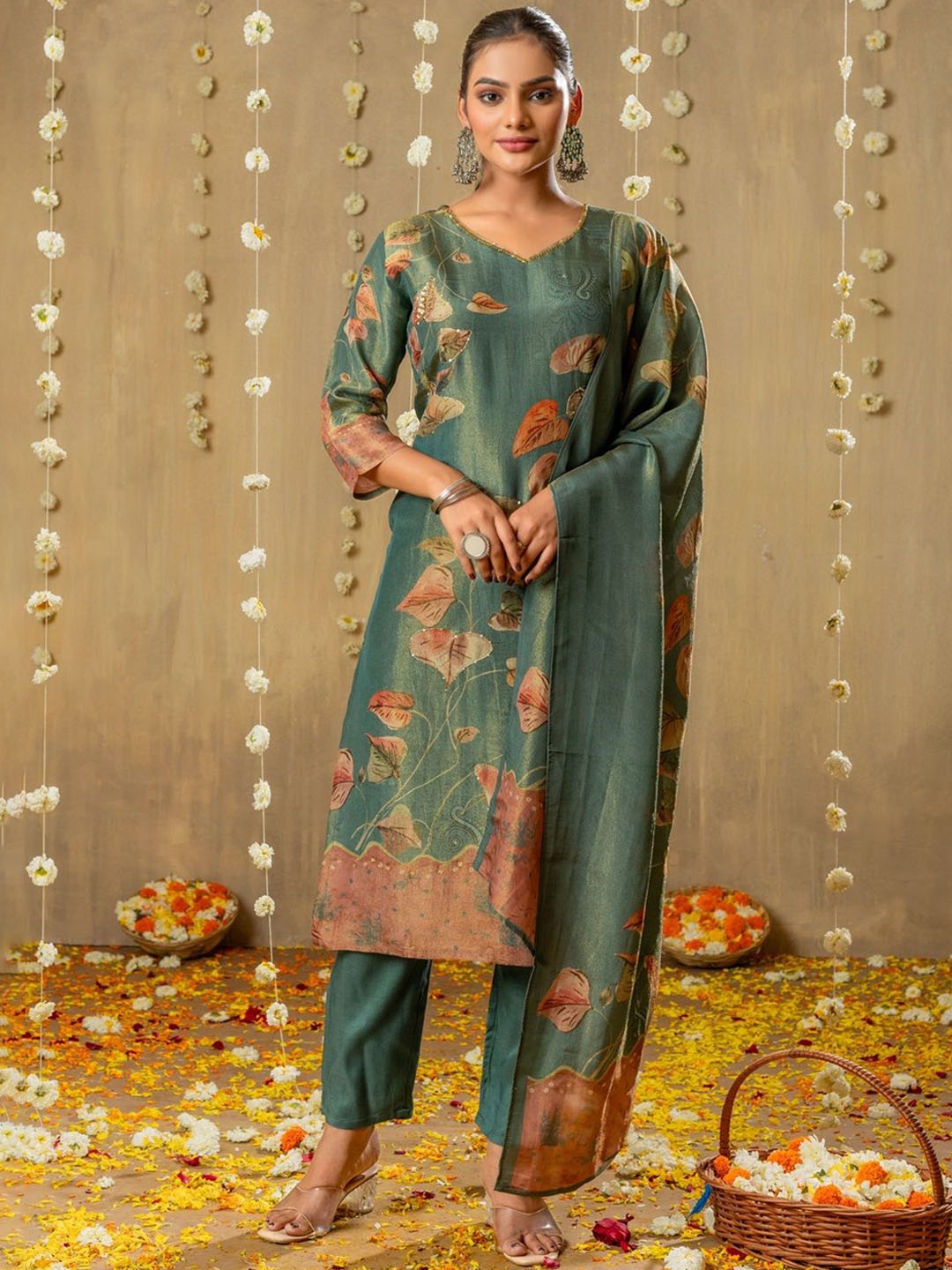 

DRESOUL Women Floral Printed Regular Kurta with Trousers & With Dupatta, Green