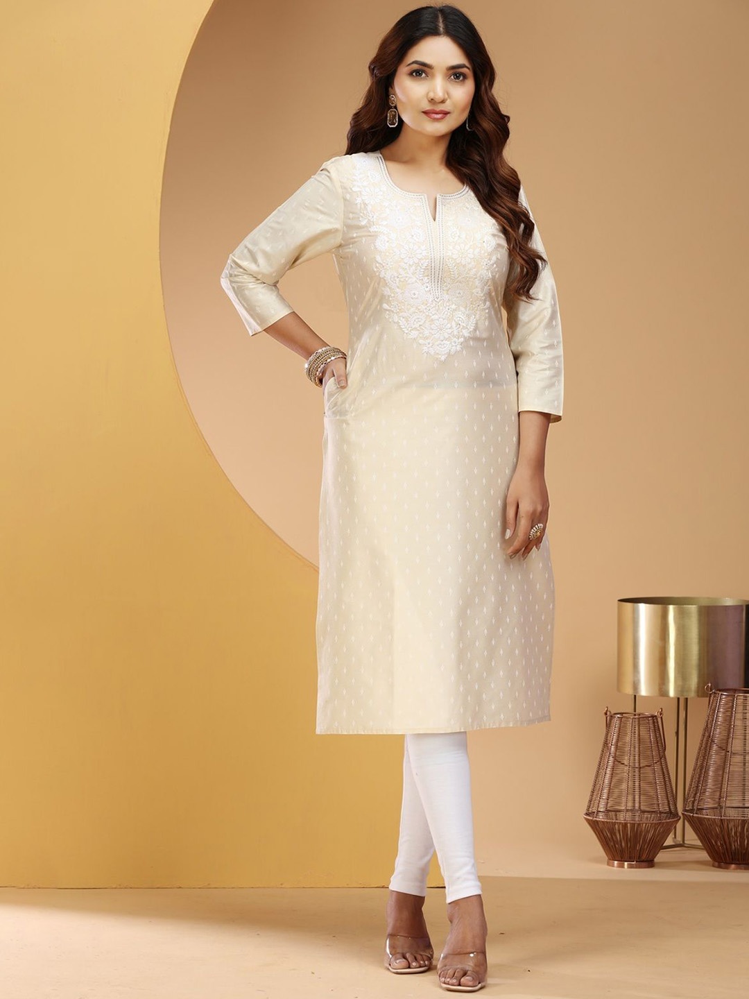 

COTTON CULTURE Women Floral Embroidered Kurta, Off white