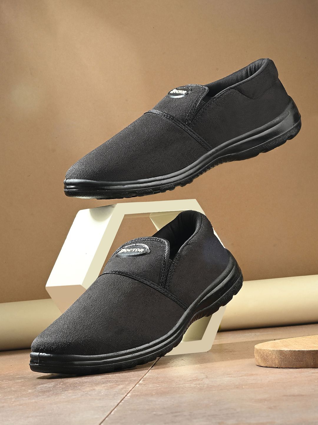 

DOCTOR HEALTH SUPER SOFT Men Slip-On Sneakers, Black