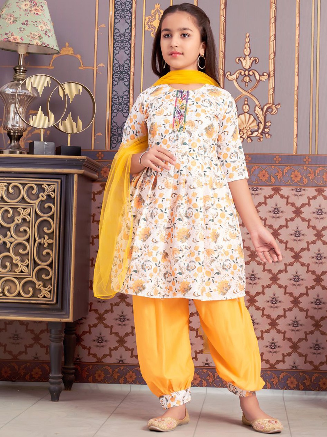 

BAESD Girls Floral Printed Panelled A-Line Kurta With Patiala & Dupatta, Yellow