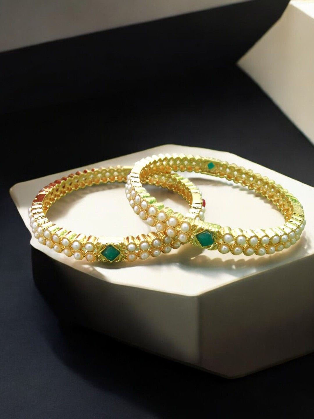 

FEMMIBELLA Set Of 2 Gold-Plated Bangles