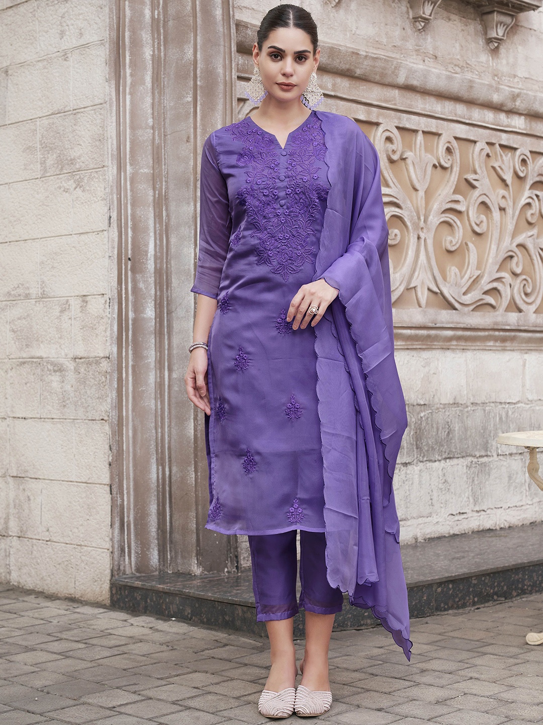 

Tikhi Imli Women Floral Embroidered Regular Thread Work Kurta with Trousers & With Dupatta, Lavender