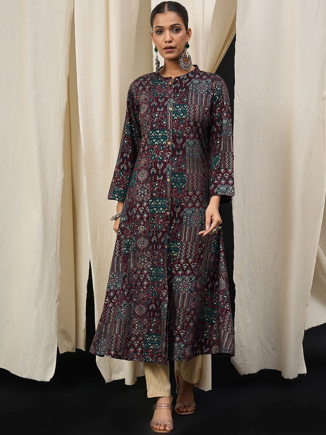 

Anouk Women Floral Printed Thread Work Kurta, Magenta
