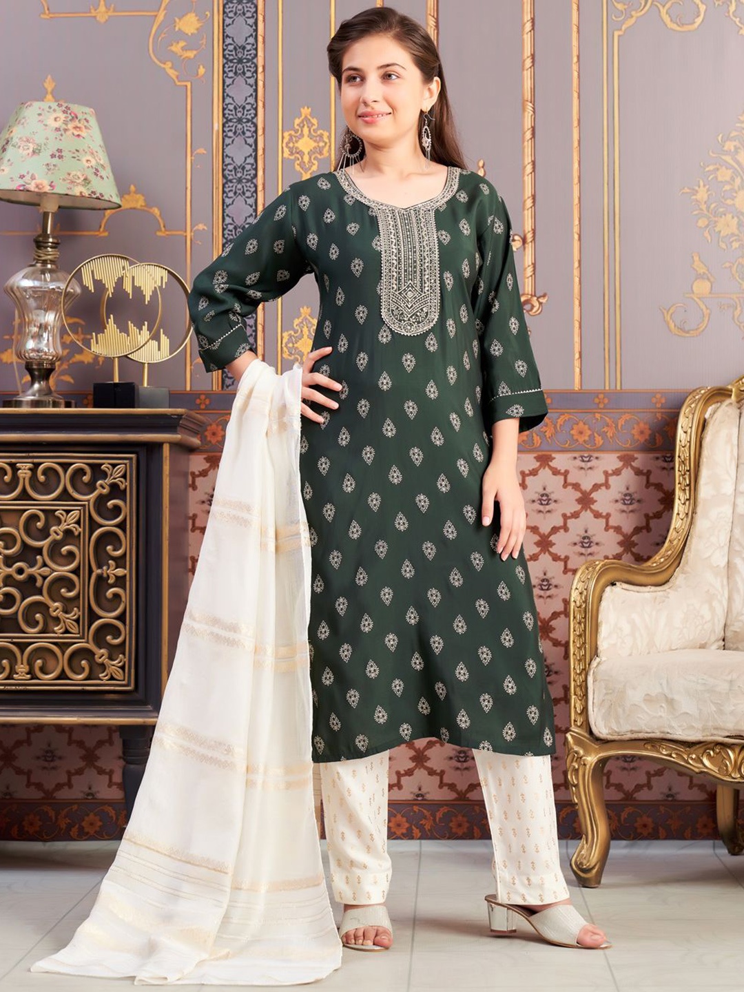 

Sangria Girls Ethnic Motifs Printed With Embroidered Kurta, Green
