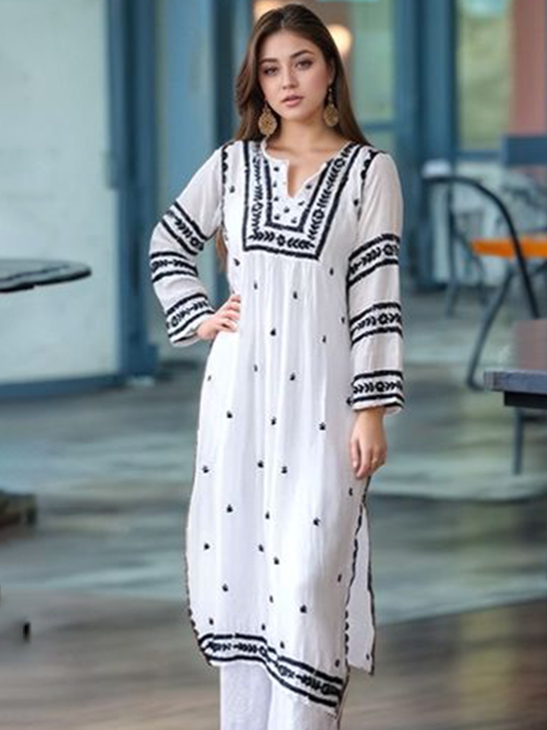 

Anni Designer Women Geometric Embroidered Thread Work Kurta, White