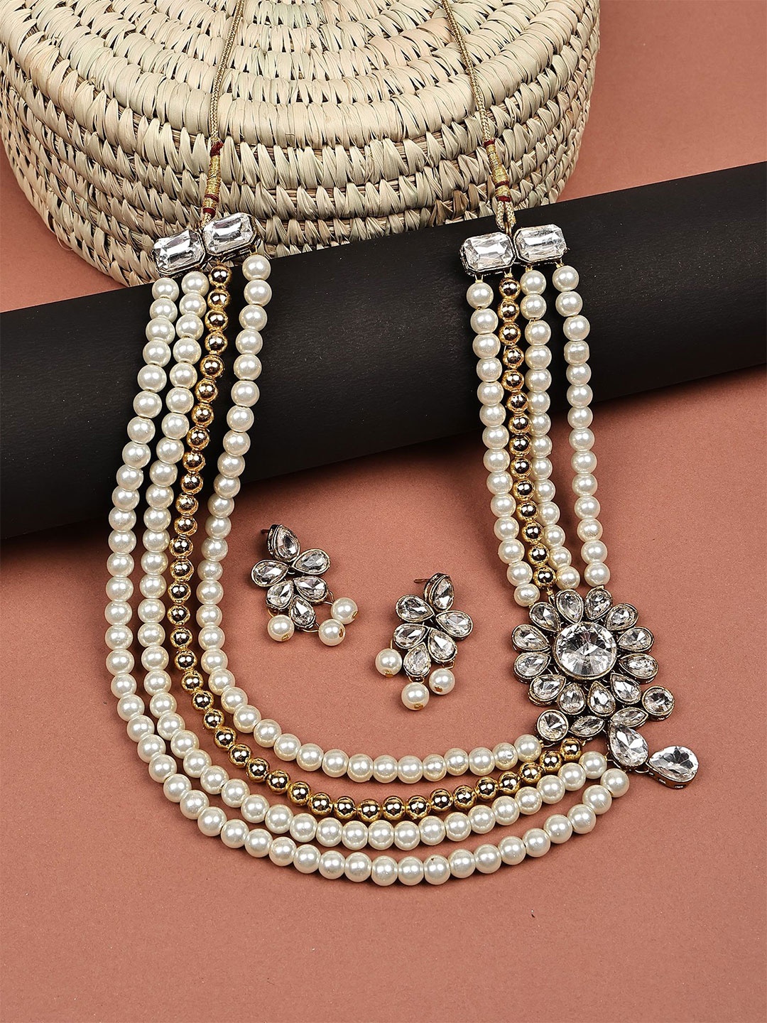 

Dhivara Necklace, White