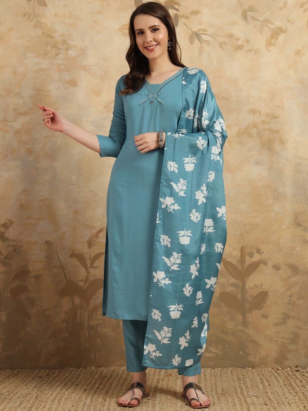 

TOOCHKI Women Floral Embroidered Regular Thread Work Chanderi Silk Kurta with Trousers & With Dupatta, Blue