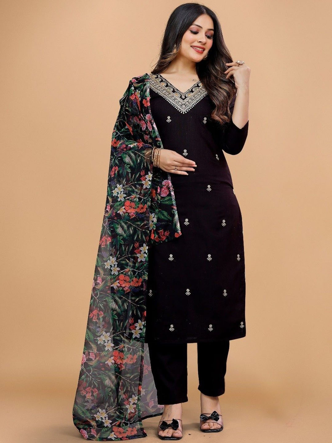 

TOOCHKI Women Yoke Design Regular Kurta with Trousers & With Dupatta, Black
