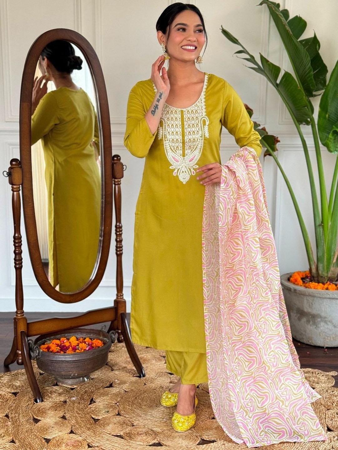 

TOOCHKI Women Ethnic Motifs Yoke Design Regular Thread Work Kurta with Palazzos & With Dupatta, Lime green