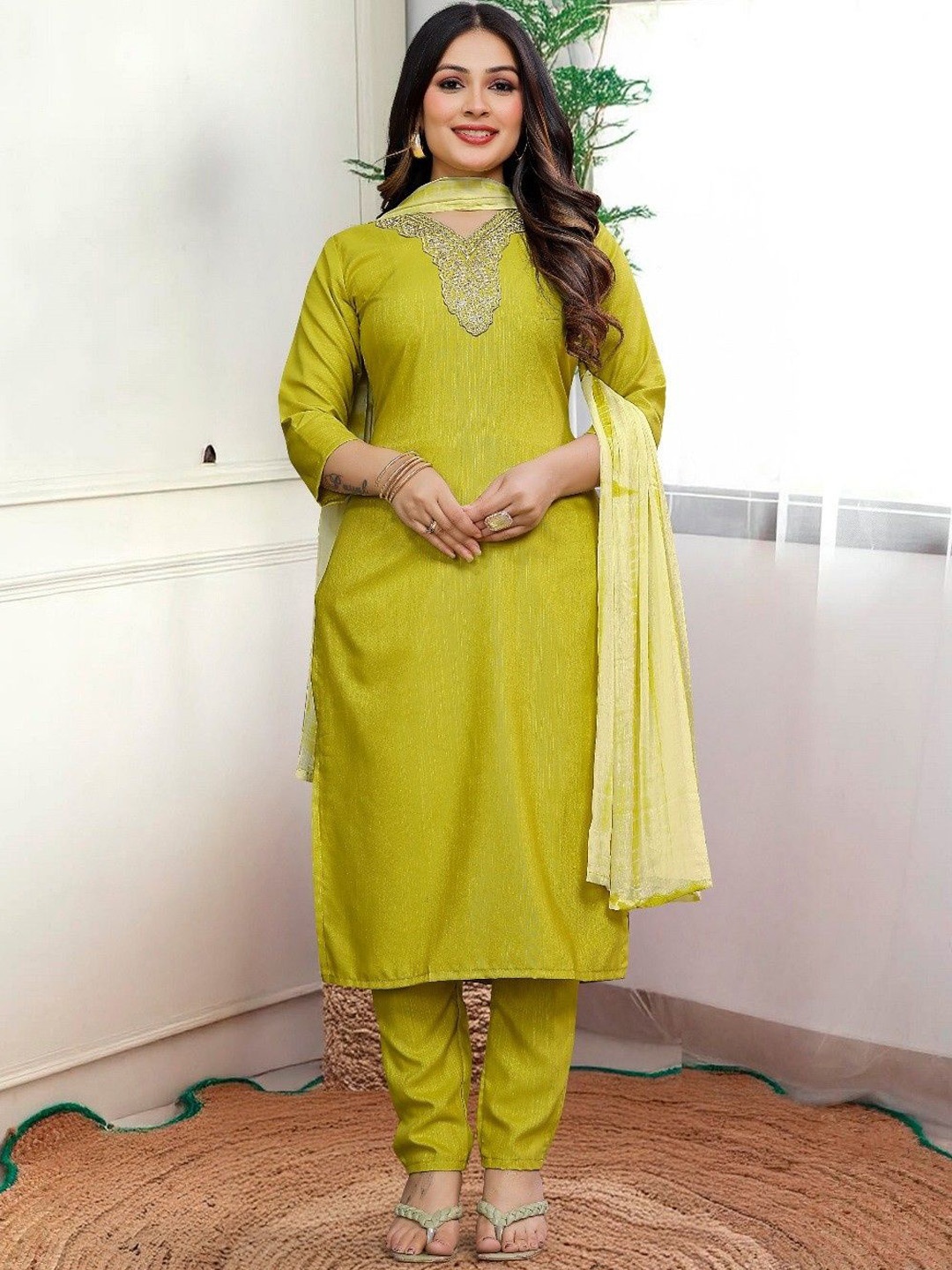 

TOOCHKI Women Yoke Design Regular Kurti with Palazzos & With Dupatta, Olive