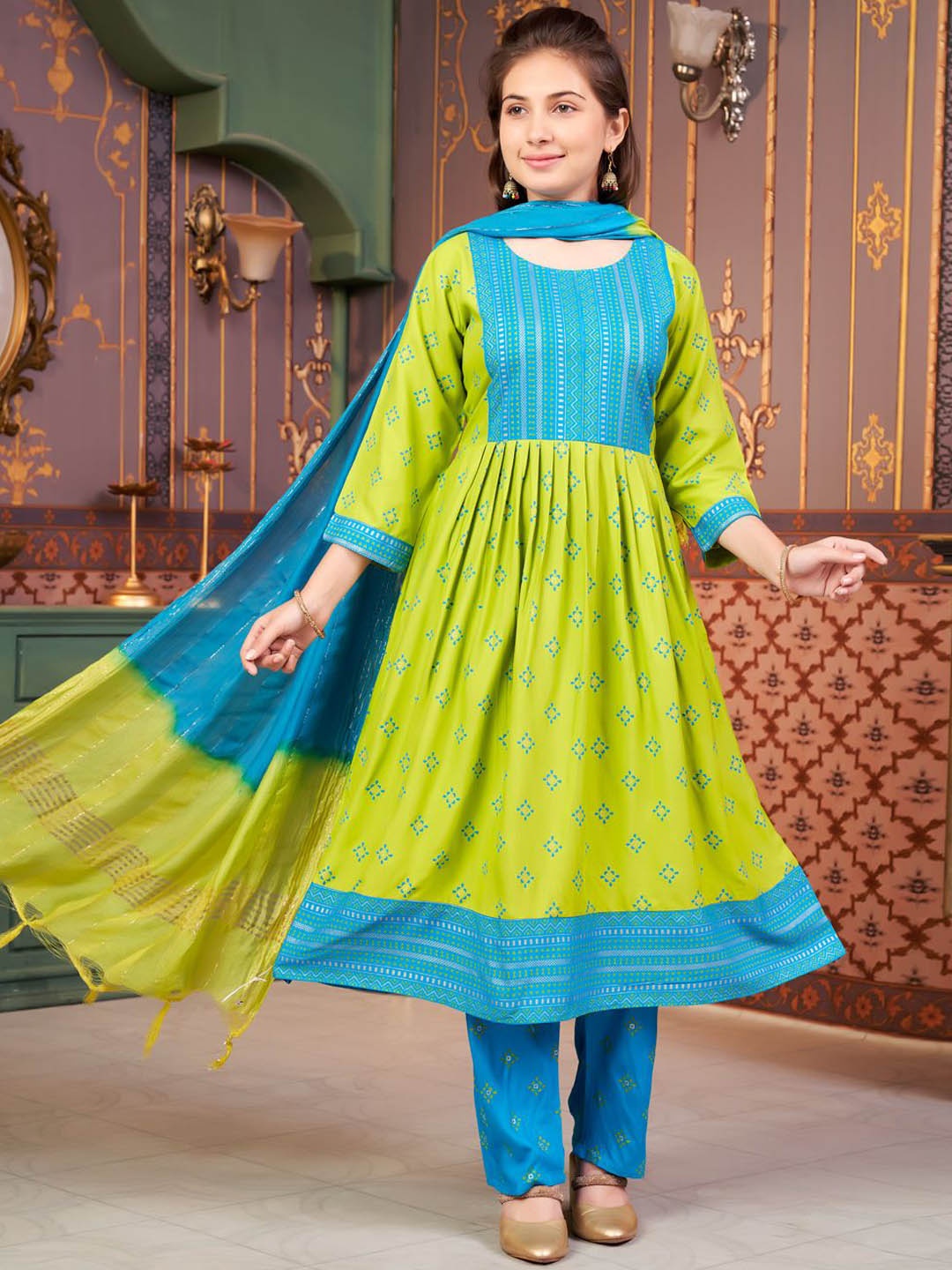 

BAESD Girls Printed Thread Work Kurta, Green