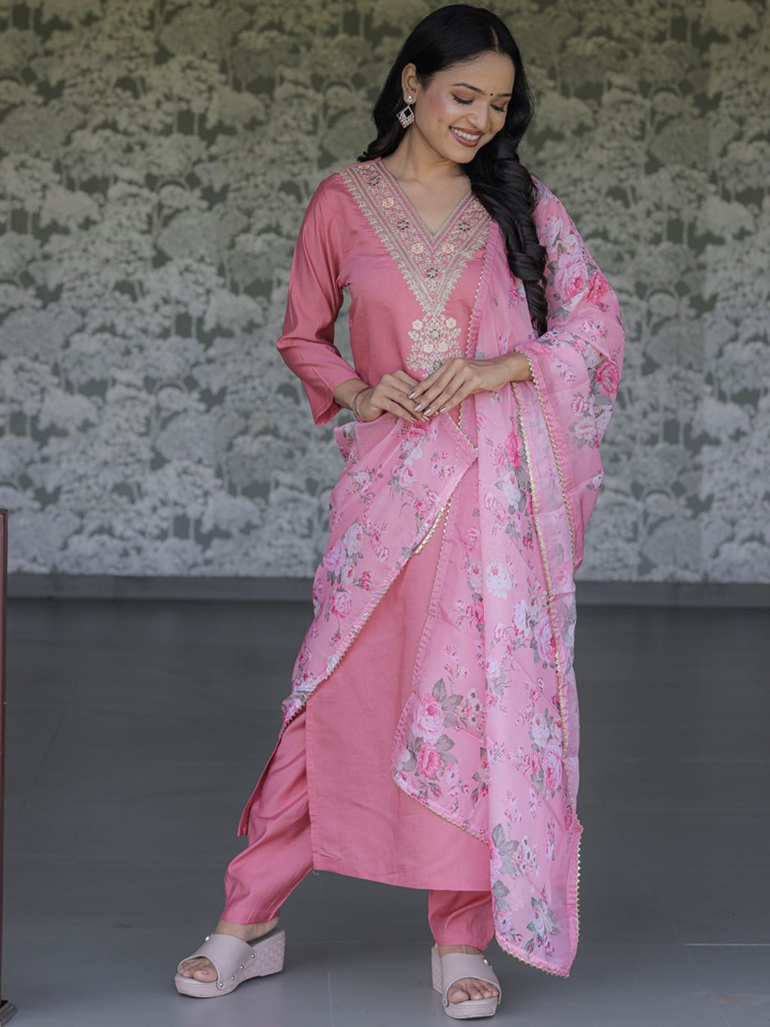 

TOOCHKI Women Embroidered Regular Sequinned Chanderi Silk Kurta with Trousers & With Dupatta, Peach