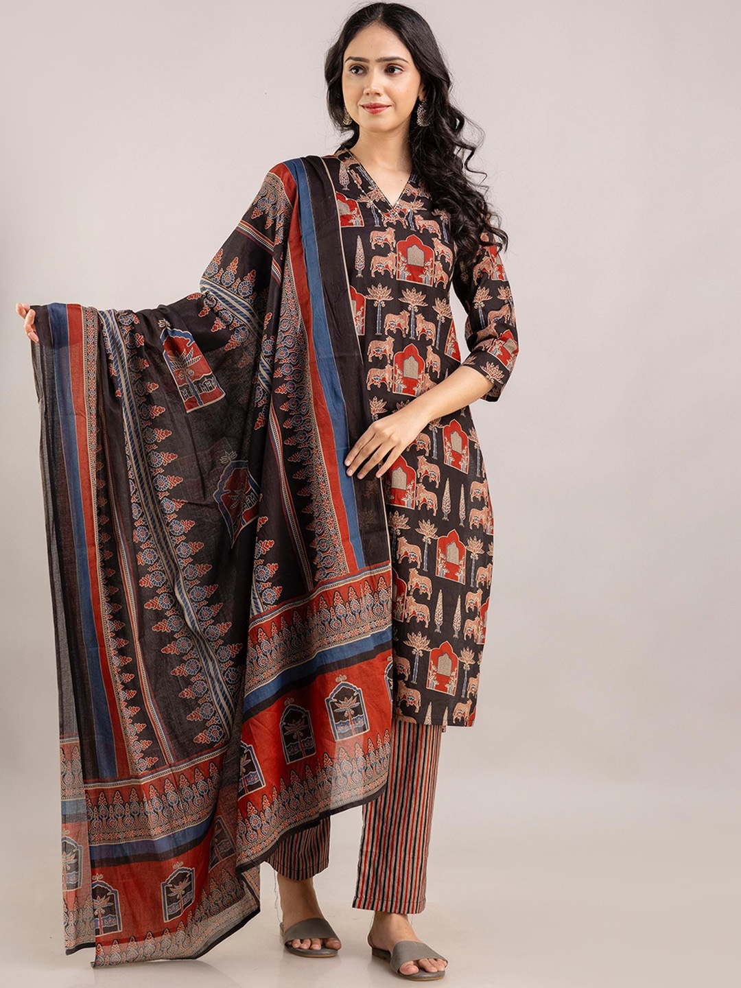 

krambica Printed Kurta With Trousers & Dupatta, Black