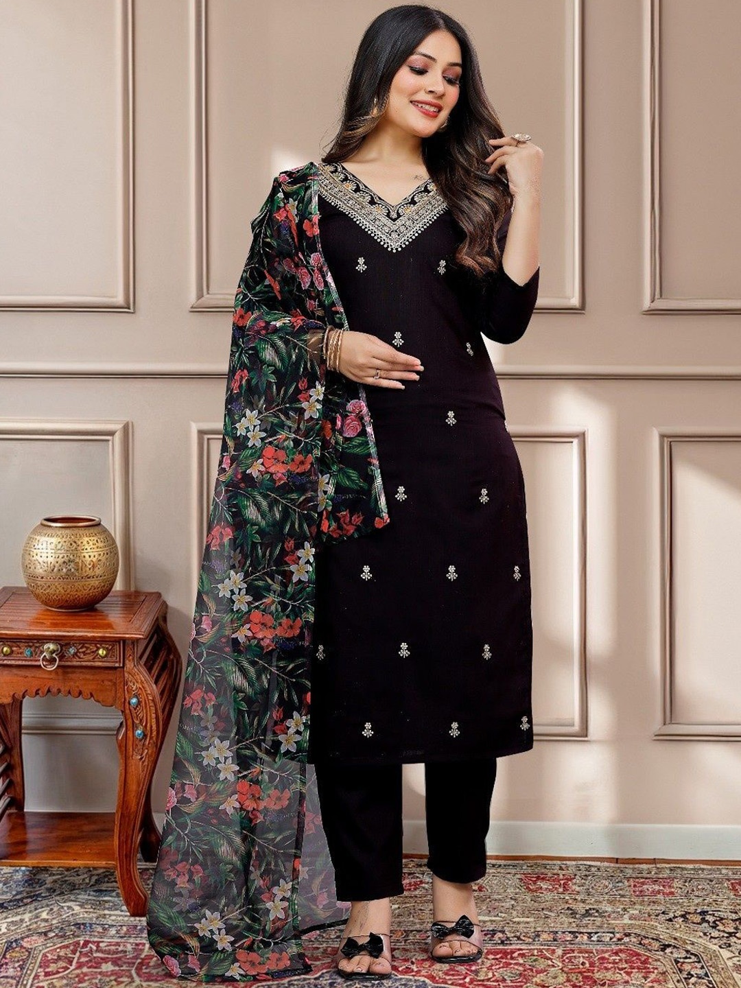 

TOOCHKI Women Ethnic Motifs Yoke Design Regular Thread Work Kurta with Palazzos & With Dupatta, Black