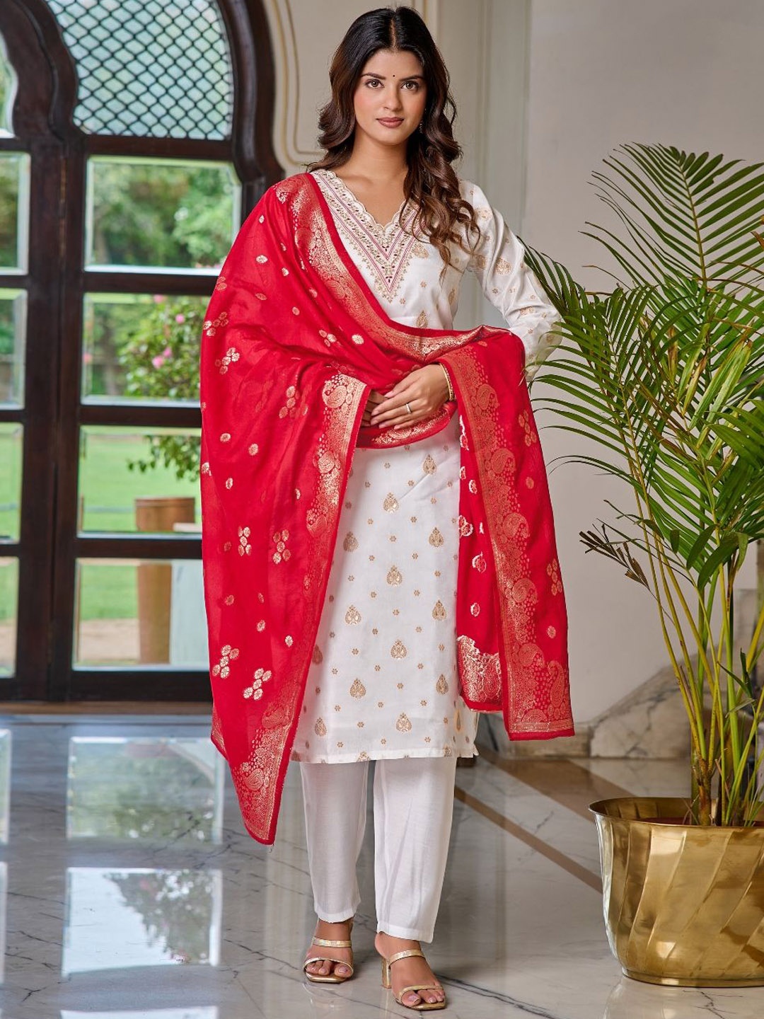 

TOOCHKI Women Ethnic Motifs Regular Thread Work Kurti with Palazzos & With Dupatta, White