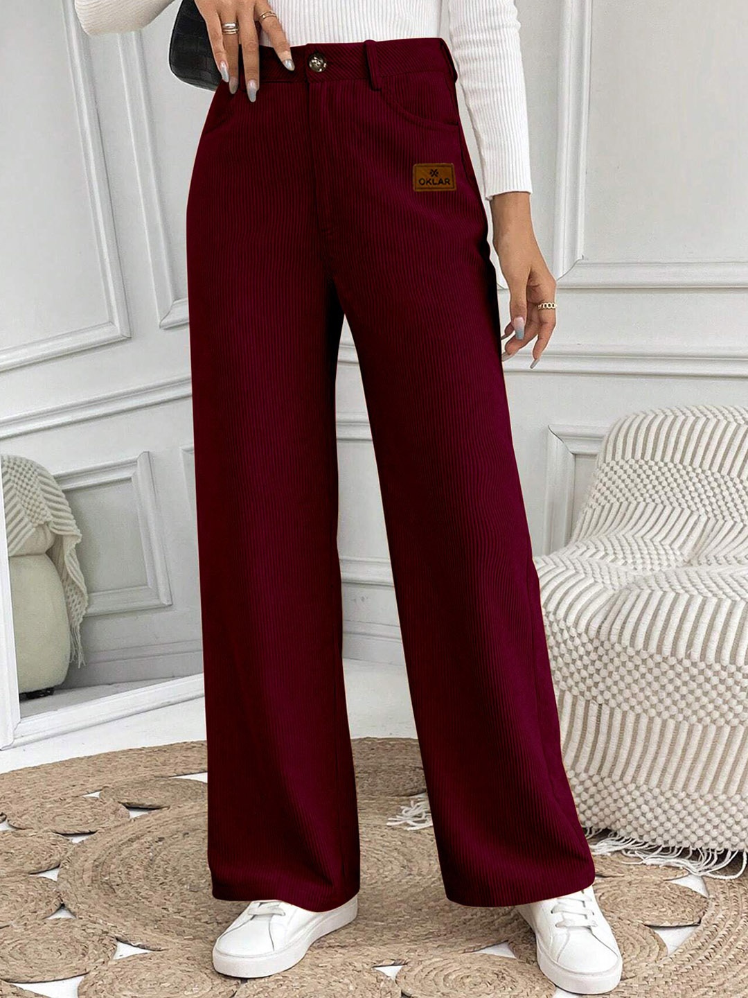 

RAJOVATI Women Pleated Trousers, Maroon