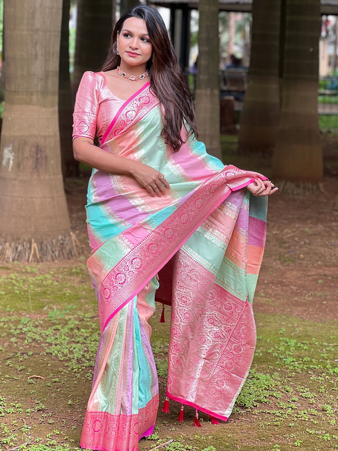 

Ekta Textiles Woven Design Zari Pure Silk Banarasi Saree, Pink