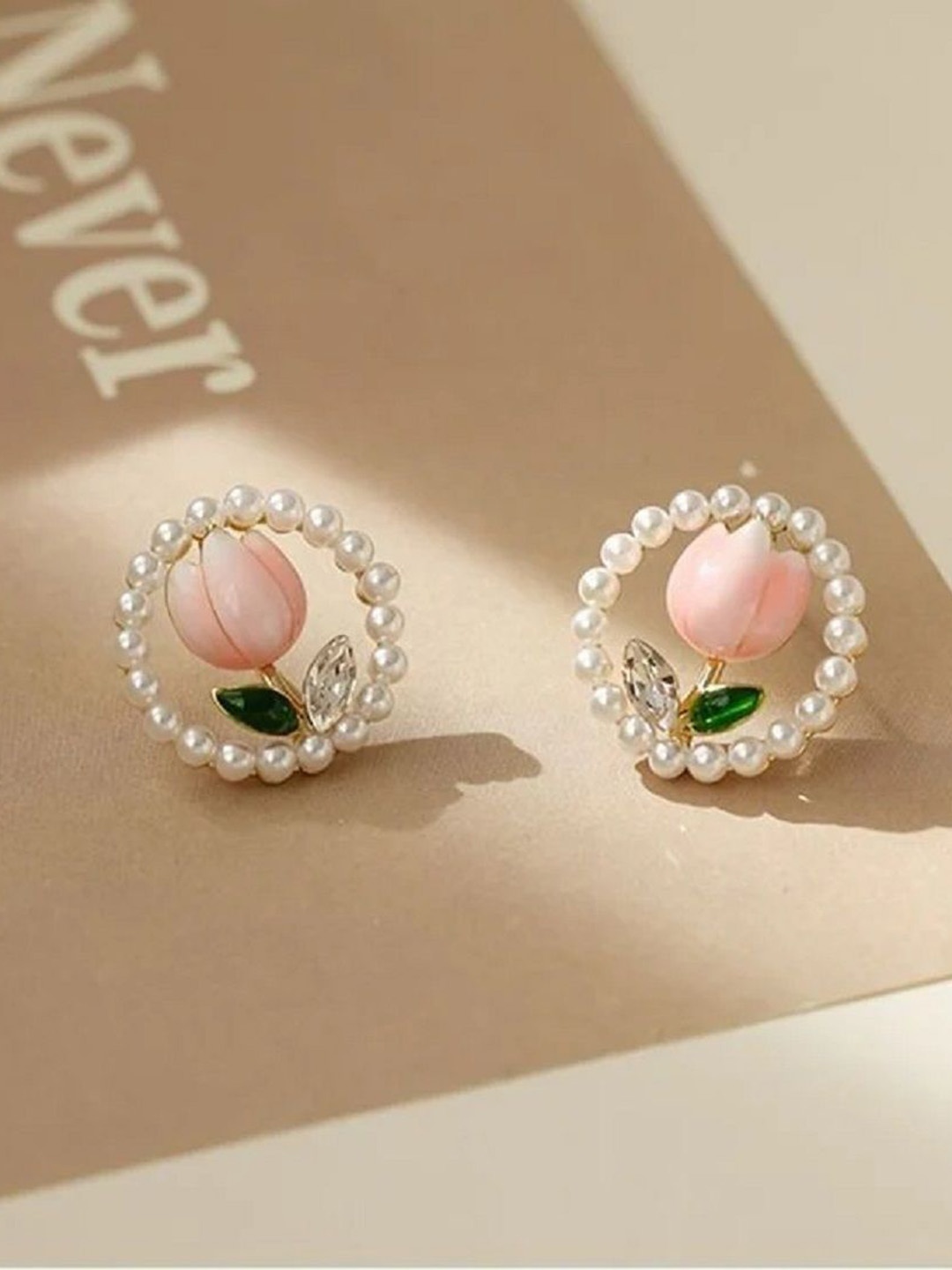 

M55 Classic Studs Earrings, Gold