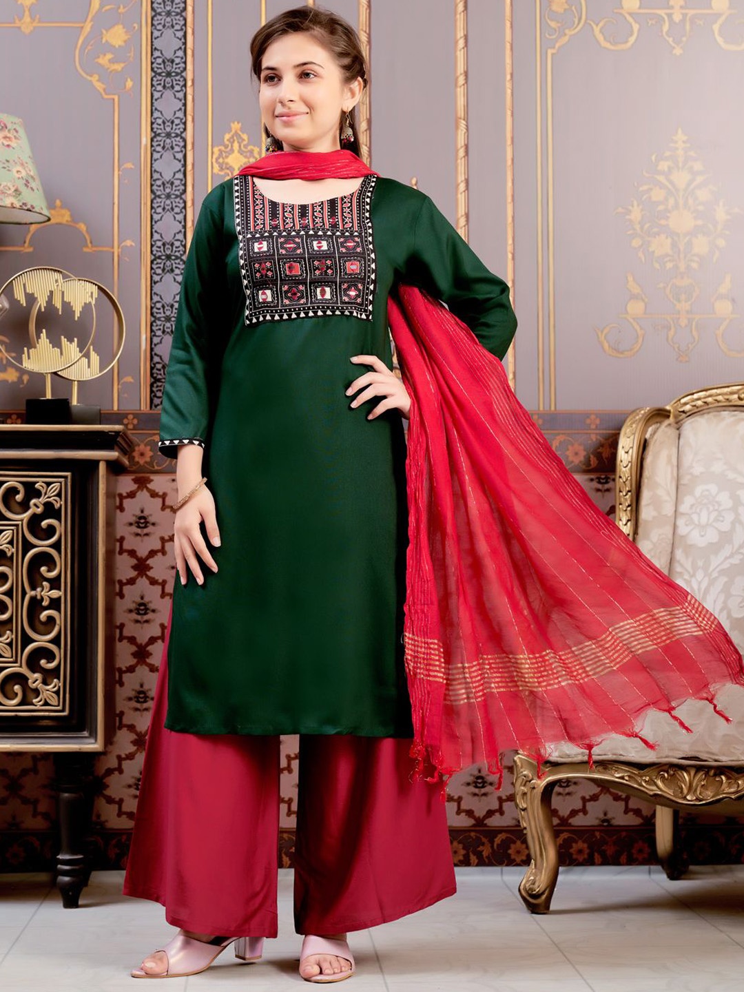 

BAESD Girls Ethnic Motifs Embroidered Kurta, Green