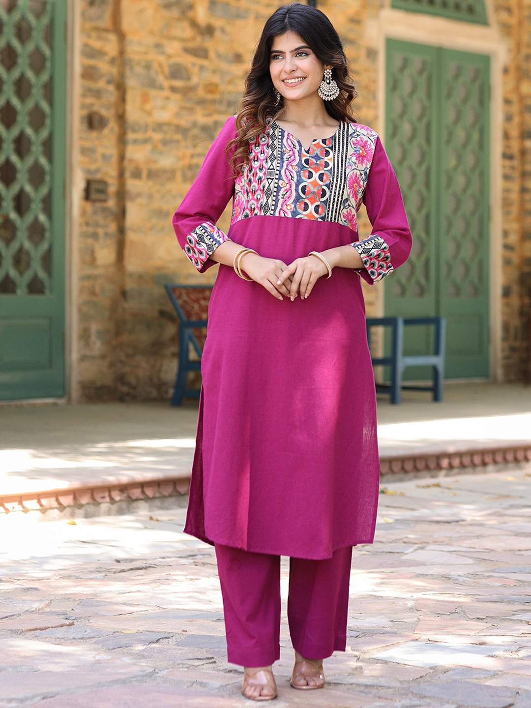 

HOUSE OF MORA Geometric Printed Sequinned Notch Neck Straight Kurta with Trousers, Magenta