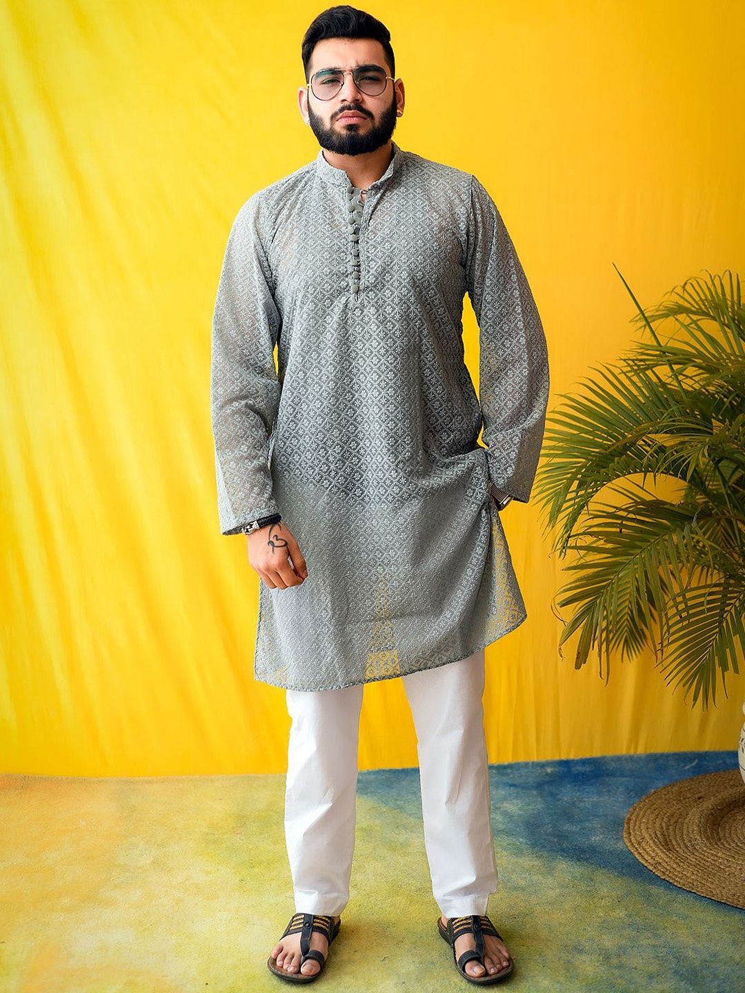 

Echo Ethnic Men Ethnic Motifs Embroidered Chikankari Handloom Georgette Kurta, Grey