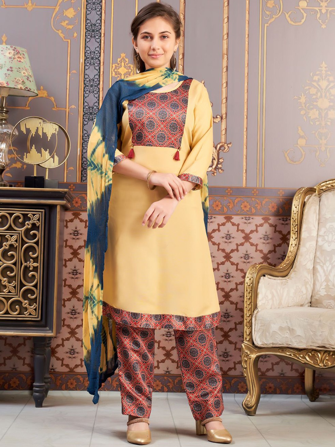 

Sangria Girls Damask Printed Straight Kurta, Beige
