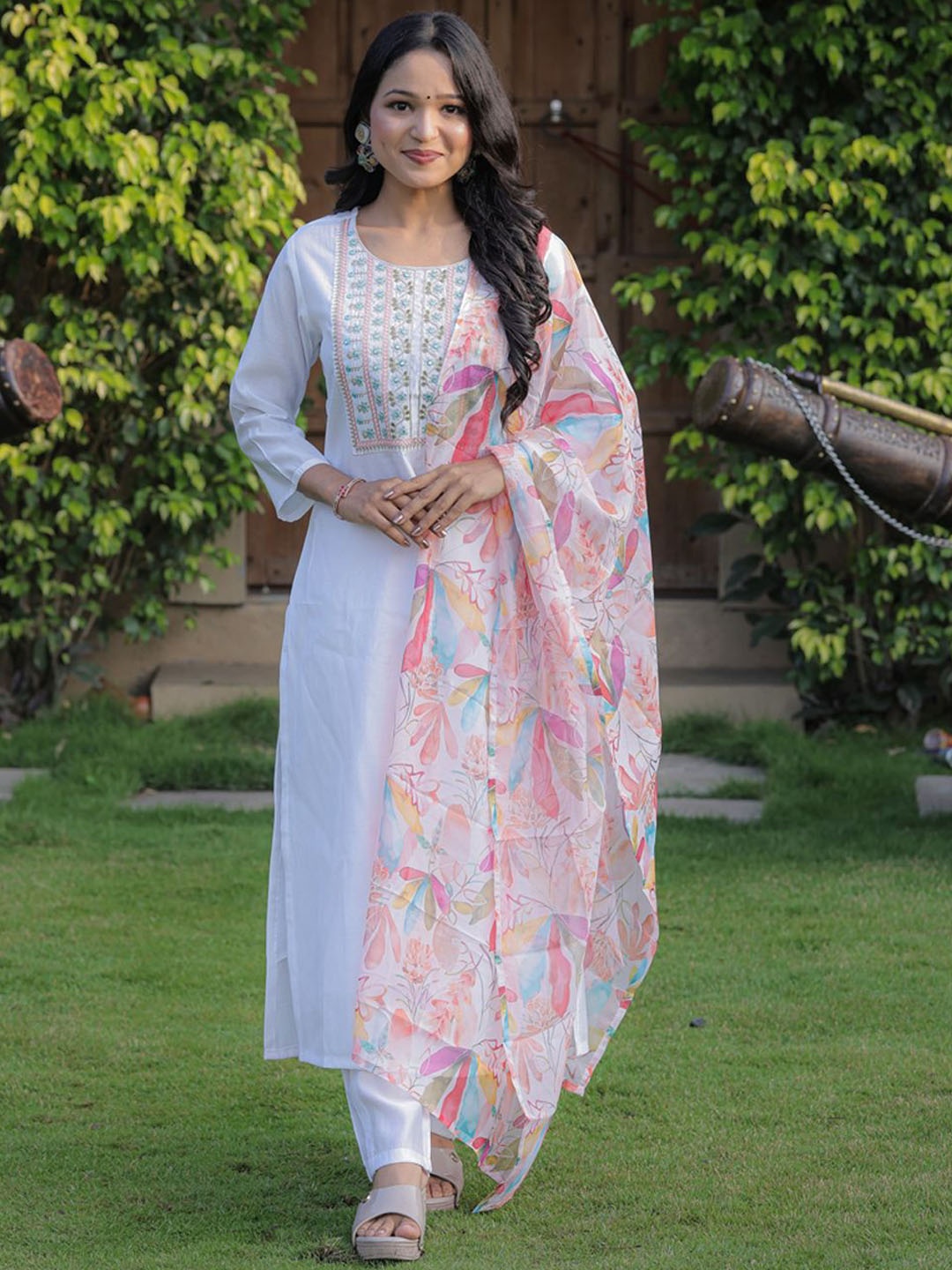 

TOOCHKI Women Embroidered Regular Thread Work Chanderi Silk Kurta with Palazzos & With Dupatta, White