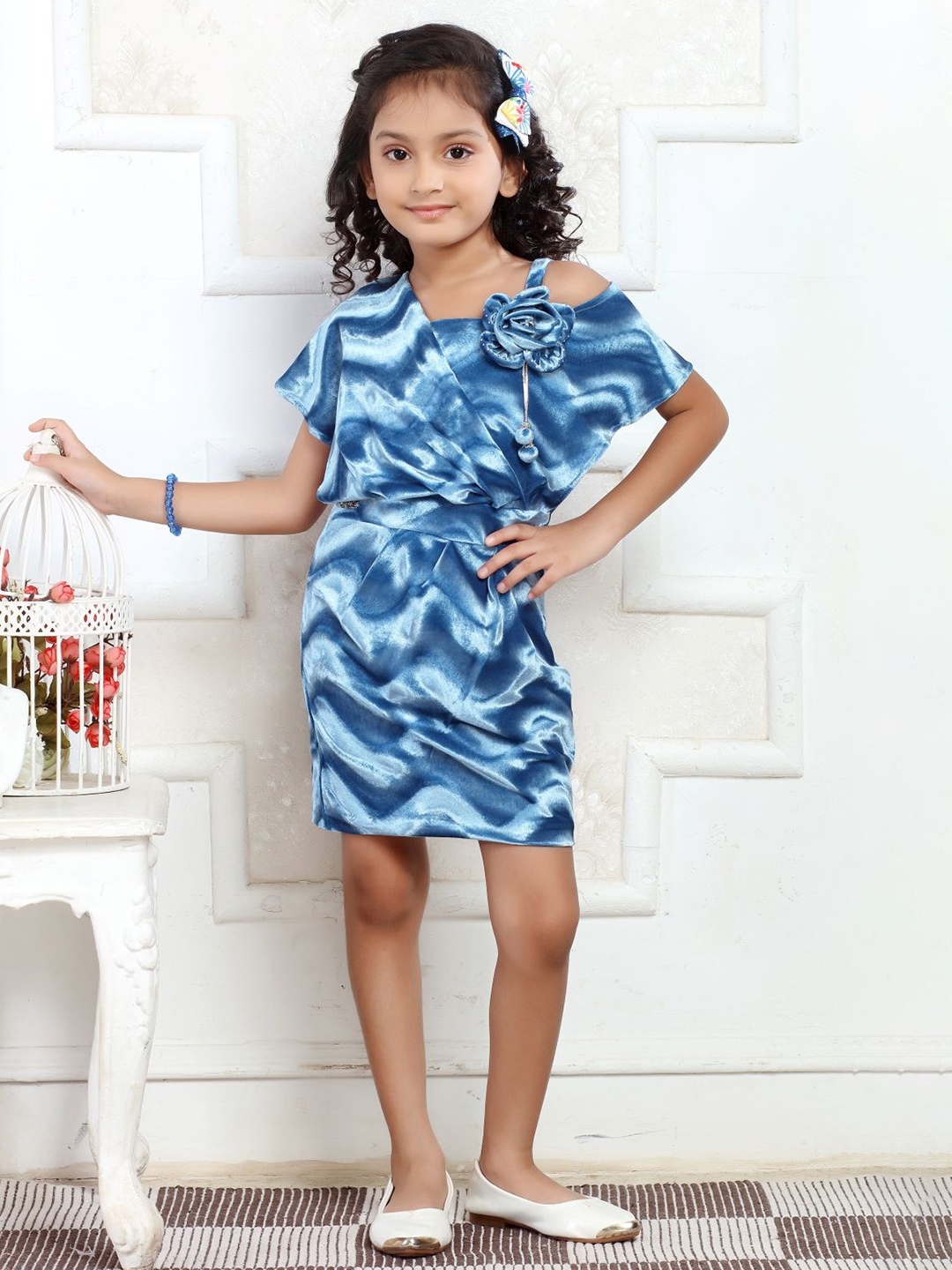 

Lei-Chie Off-Shoulder Cold-Shoulder Applique Velvet Bodycon Midi Dress, Blue