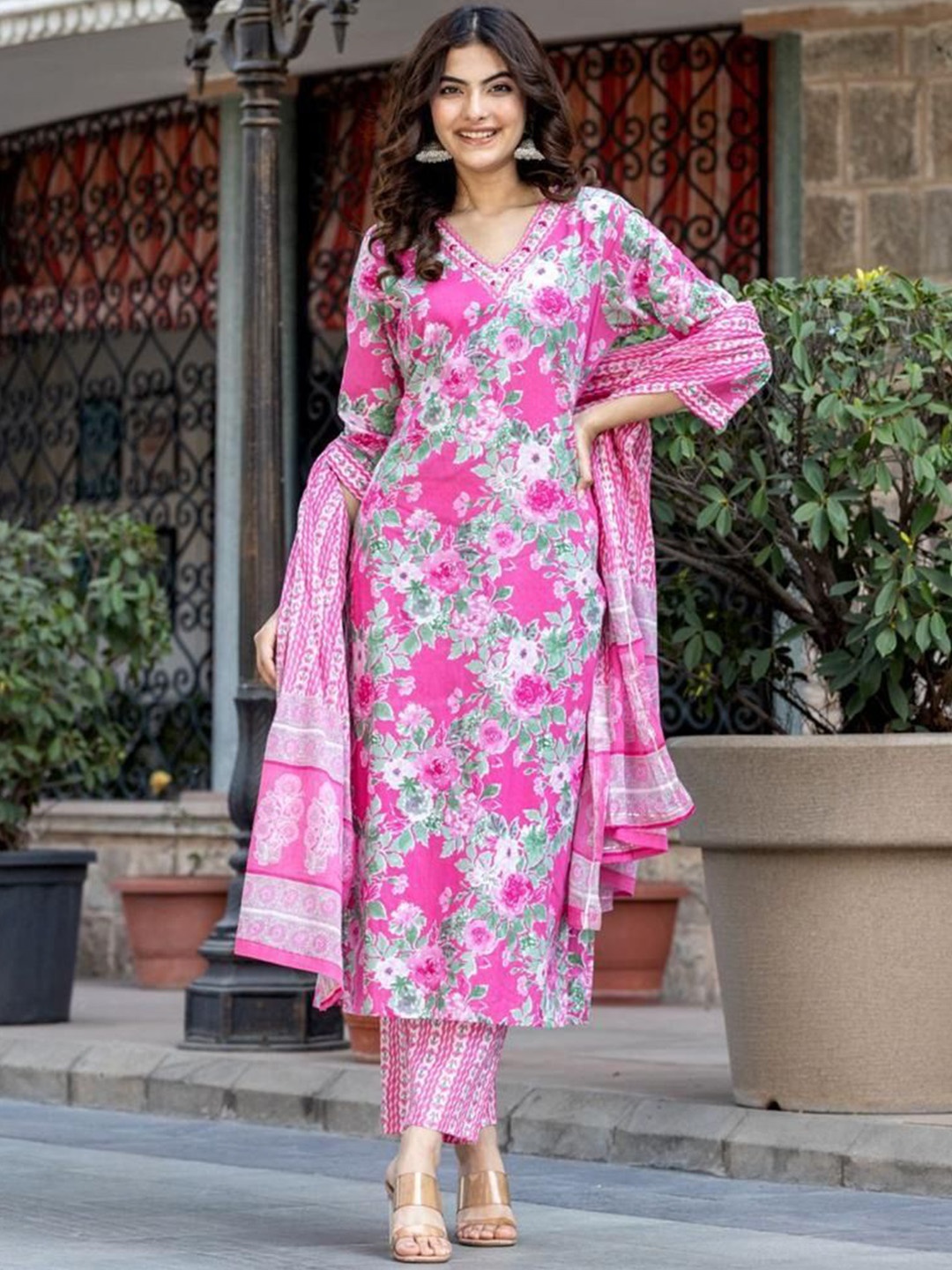 

HOUSE OF MORA Floral Printed Beads & Stones Pure Cotton Kurta with Trousers & Dupatta, Pink