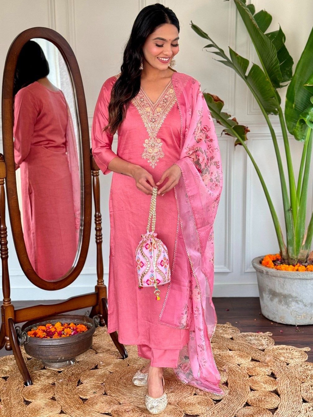 

TOOCHKI Women Embroidered Regular Sequinned Chanderi Silk Kurta with Palazzos & With Dupatta, Peach