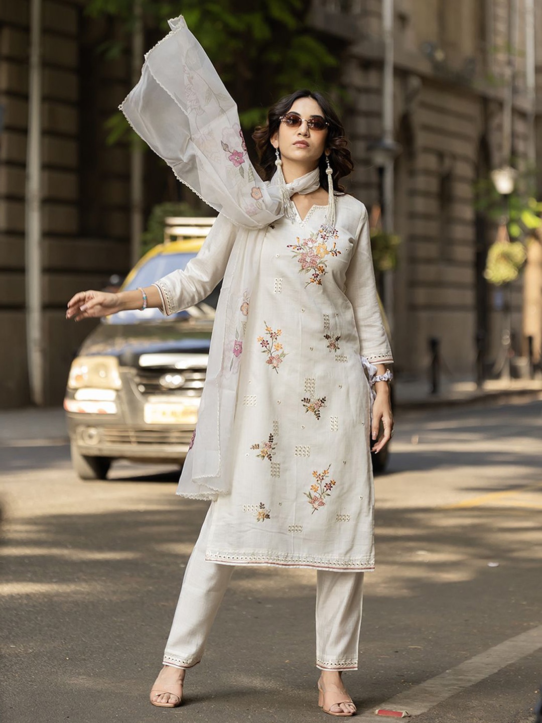 

MITTOO Women Floral Embroidered Regular Thread Work Pure Cotton Kurti with Trousers & With Dupatta, Off white