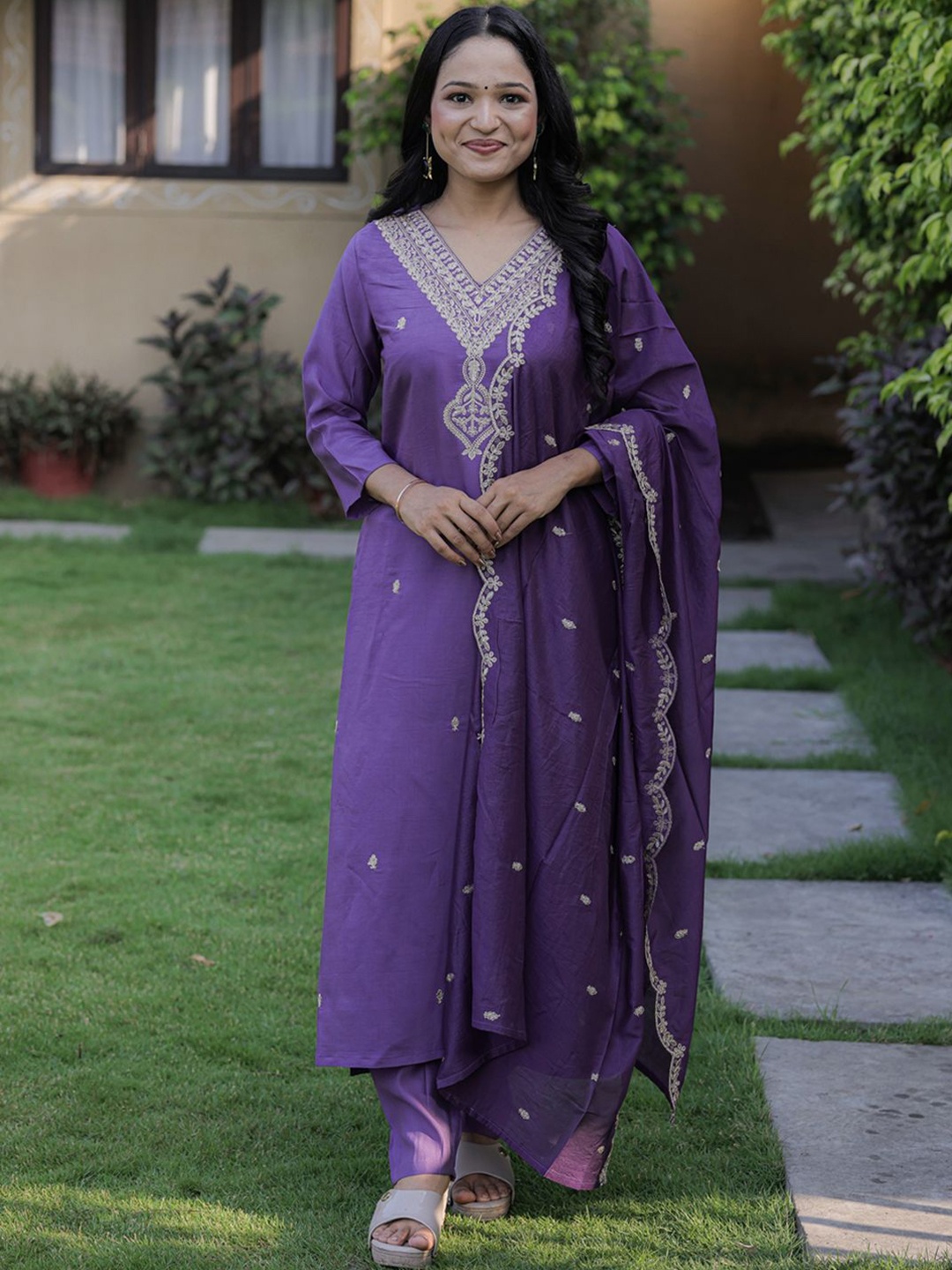 

TOOCHKI Women Ethnic Motifs Embroidered Regular Sequinned Chanderi Silk Kurta with Palazzos & With Dupatta, Purple