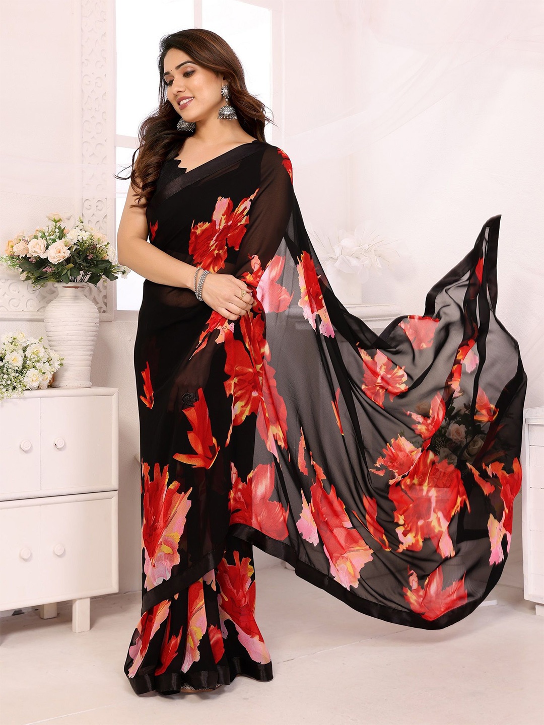 

ROOP SUNDARI SAREES Floral Printed Pure Georgette Saree, Black