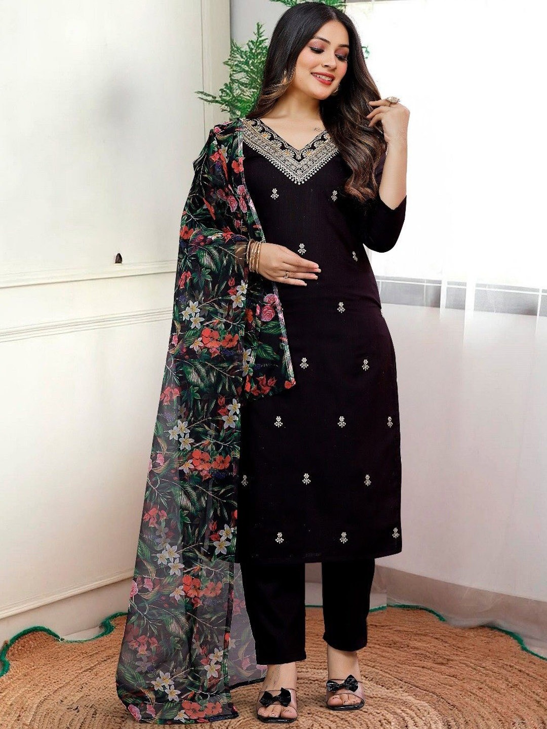 

TOOCHKI Women Yoke Design Regular Kurta with Trousers & With Dupatta, Black