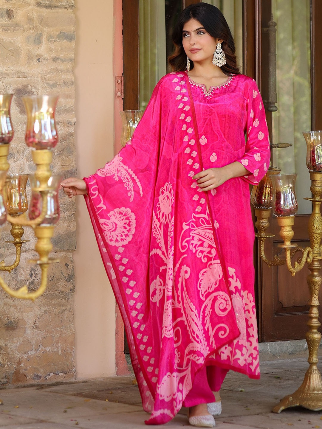 

HOUSE OF MORA Floral Printed Sequinned Notch Neck Straight Kurta with Trousers & Dupatta, Pink