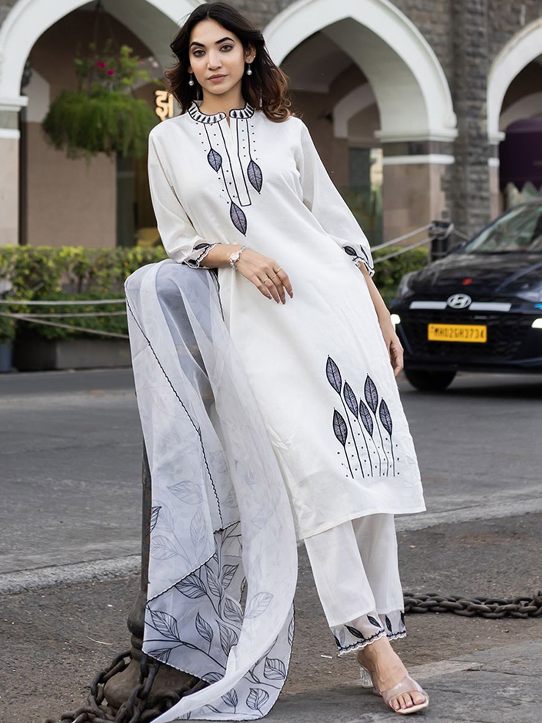 

MITTOO Floral Embroidered Mandarin Collar Cotton Straight Kurta With Trousers & Dupatta, White