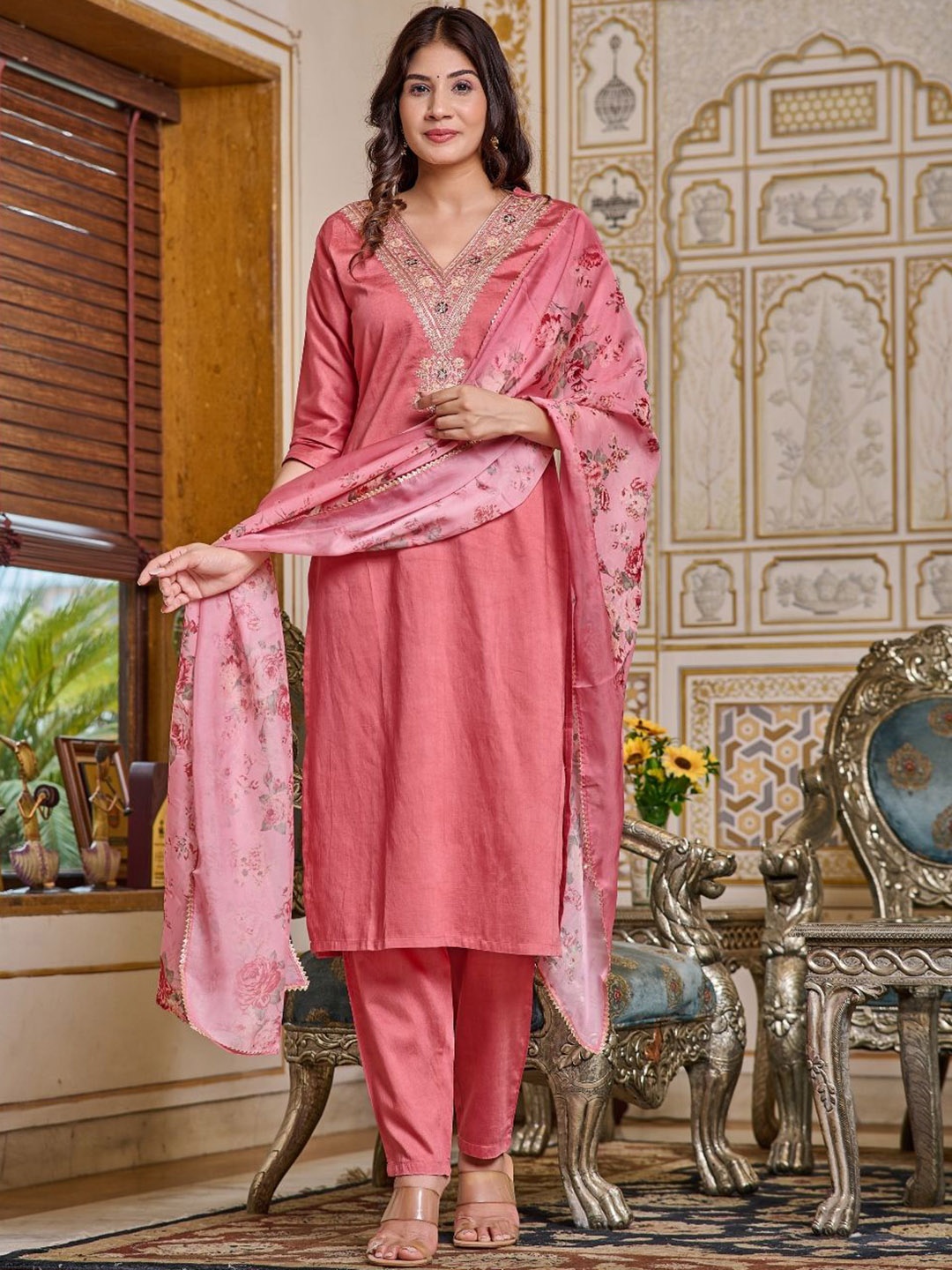 

TOOCHKI Women Floral Embroidered Regular Sequinned Chanderi Silk Kurta with Trousers & With Dupatta, Peach