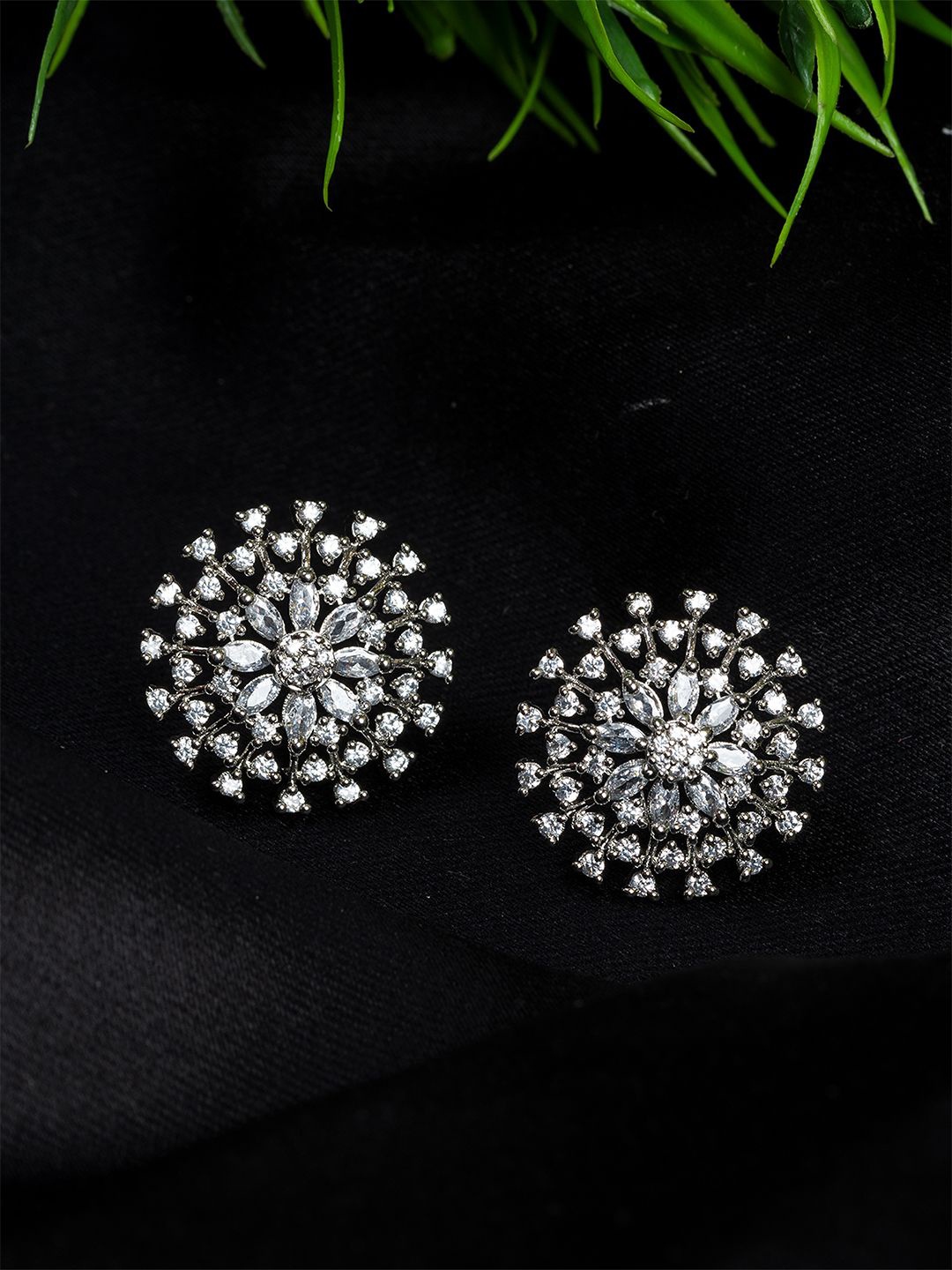

HOUSE OF ARLI Floral Studs Earrings, Gold