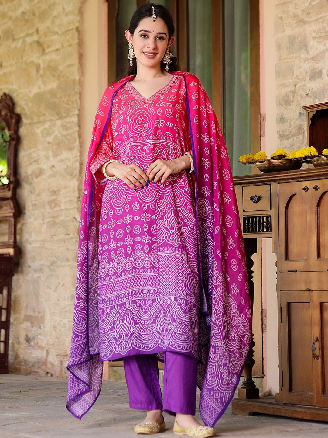 

HOUSE OF MORA Bandhani Printed V-Neck Straight Kurta with Trousers & Dupatta, Pink