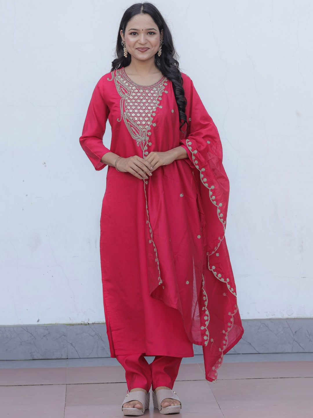 

TOOCHKI Women Ethnic Motifs Embroidered Regular Sequinned Chanderi Silk Kurta with Trousers & With Dupatta, Pink