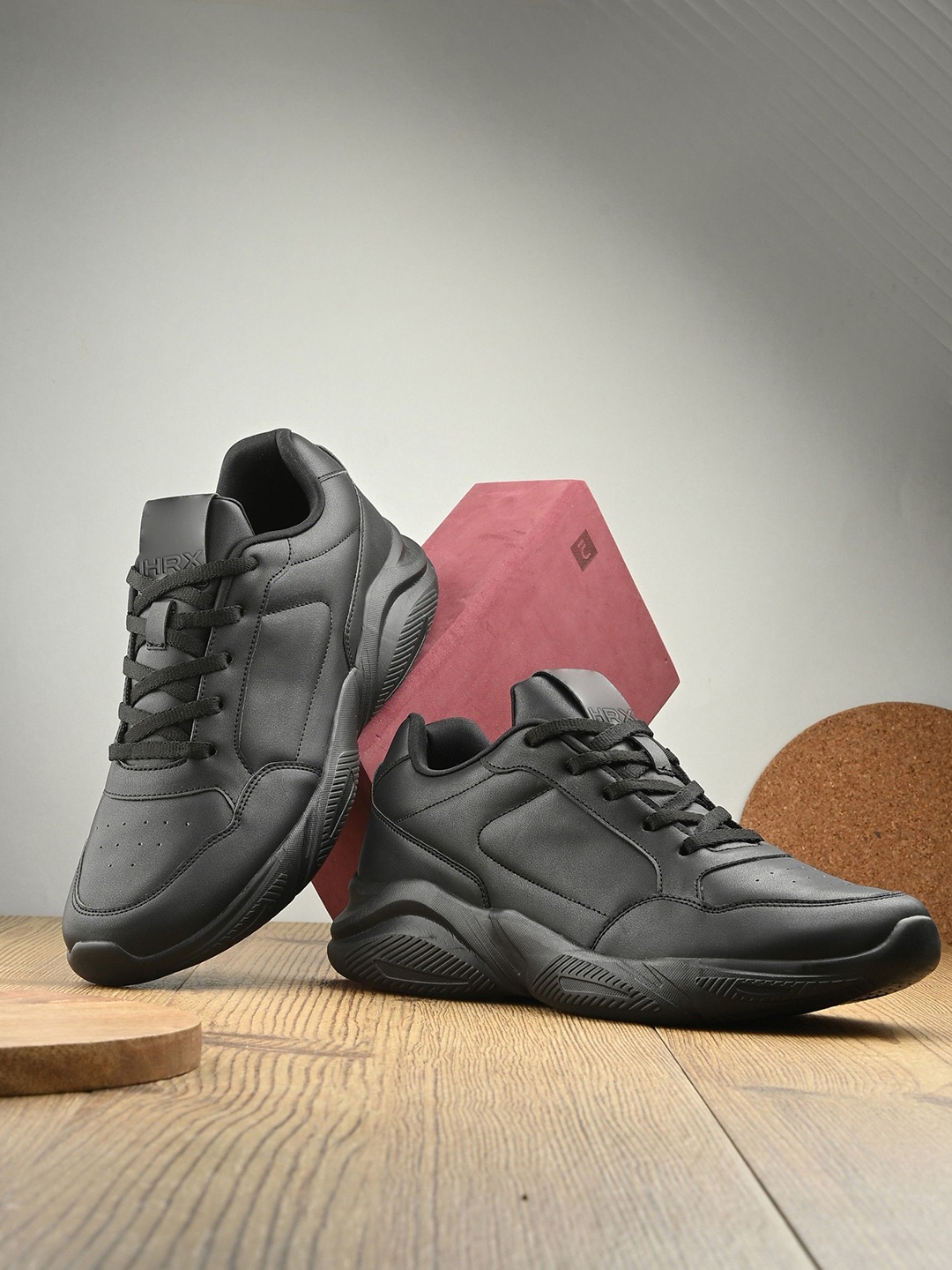 

HRX by Hrithik Roshan Men Sneakers, Black