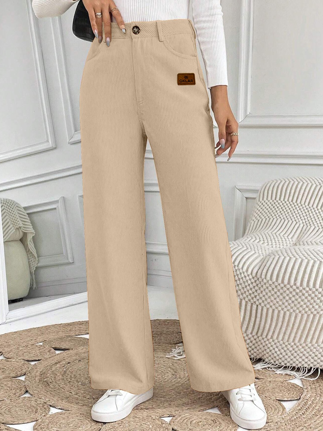 

RAJOVATI Women Pleated Trousers, Cream